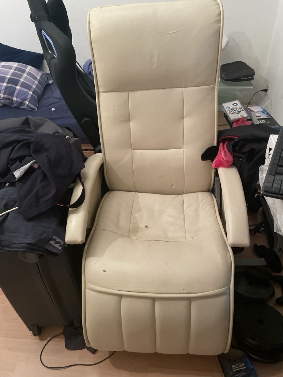 Massagegeräte: MassagesesselLederimitat beige gebraucht – Gebraucht aus Hochfelden von Kinga69
