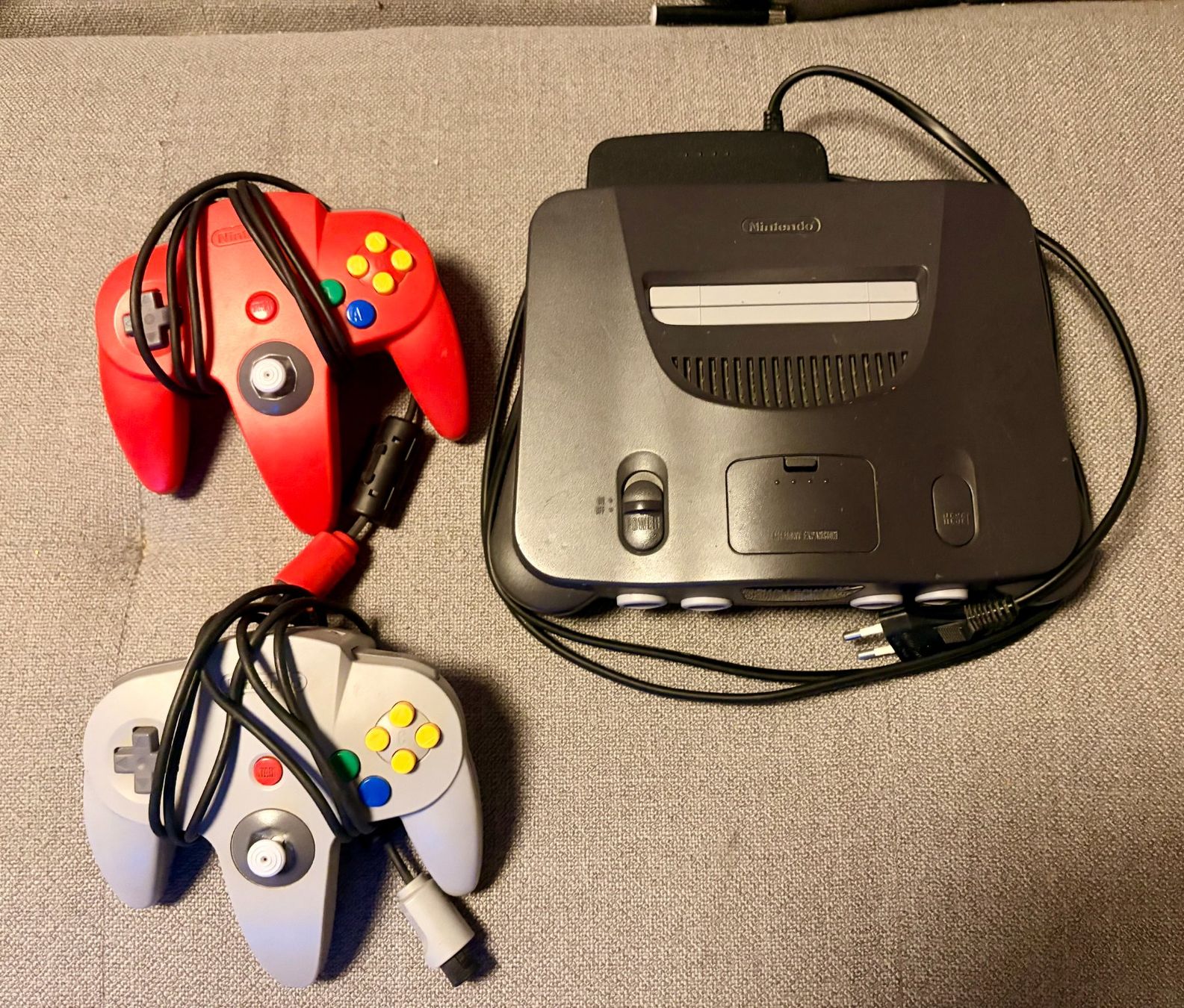 Nintendo Console: 🎮 Nintendo 64 Konsole + 2 Original Controller + 9 Spiele – Usato da Jegenstorf venduto da manuel332
