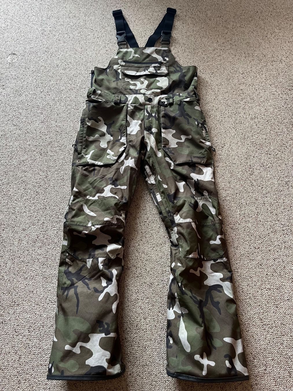 Volcom Pantaloni: Volcom Roan Bib Overall Camo – Usato da Wetzikon ZH venduto da MW.S