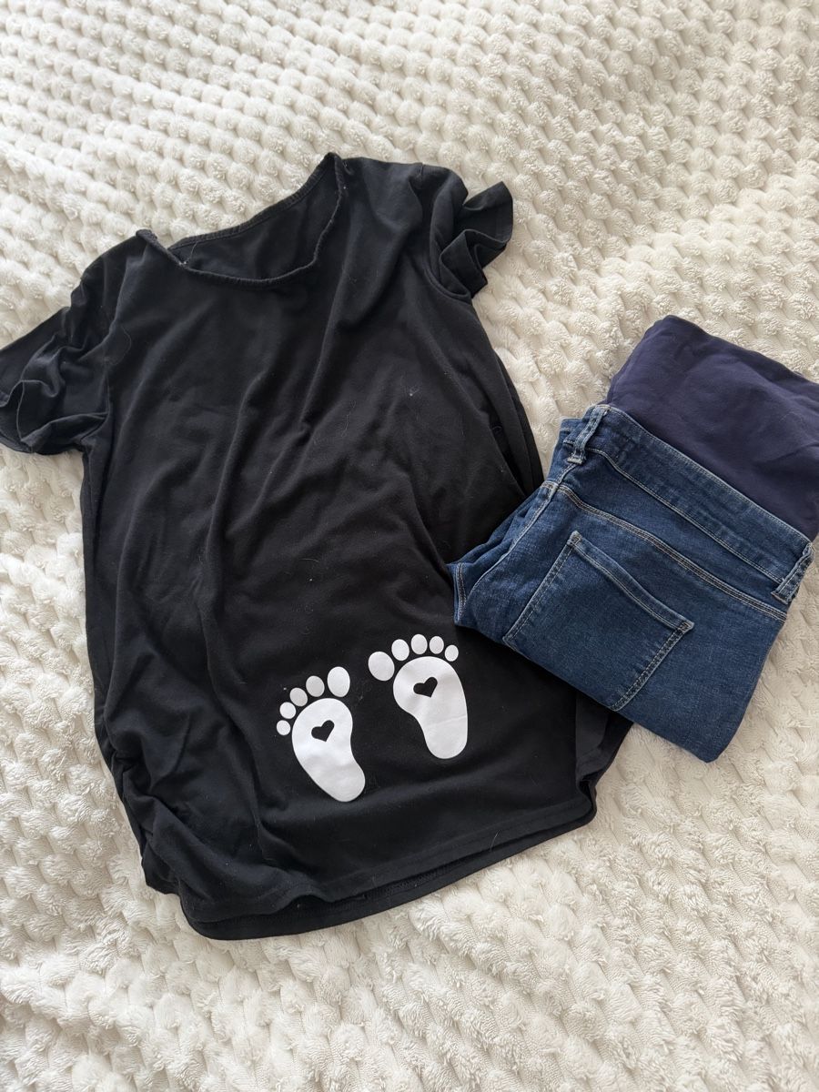 Kleiderpakete: Ensemble maternité: T-shirt + Jeans confortables taille 36 – Gebraucht aus La Chaux-de-Fonds von Sabinchenn 1