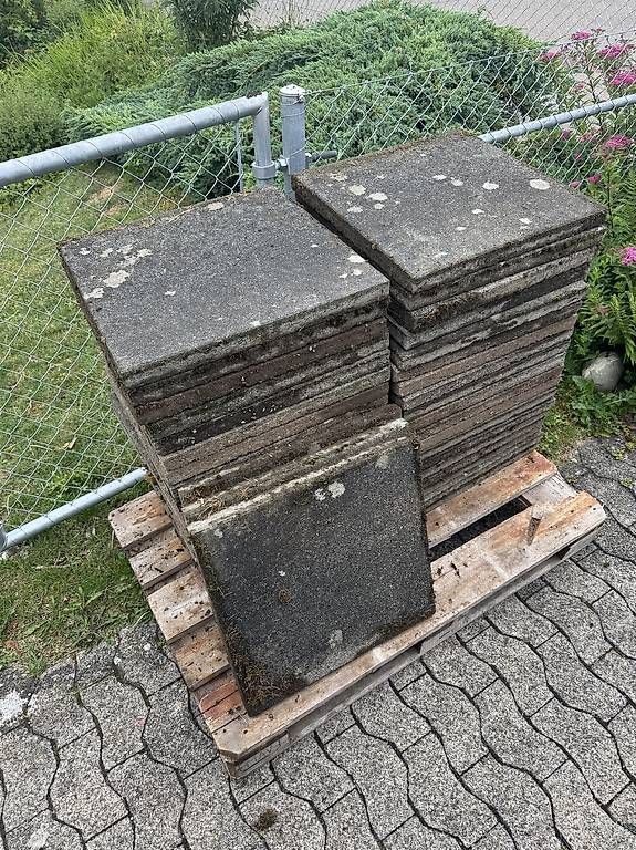 Rivestimenti per pavimenti: Gartenplatten 50x50cm – Usato da Hagenbuch ZH venduto da sil_dw68