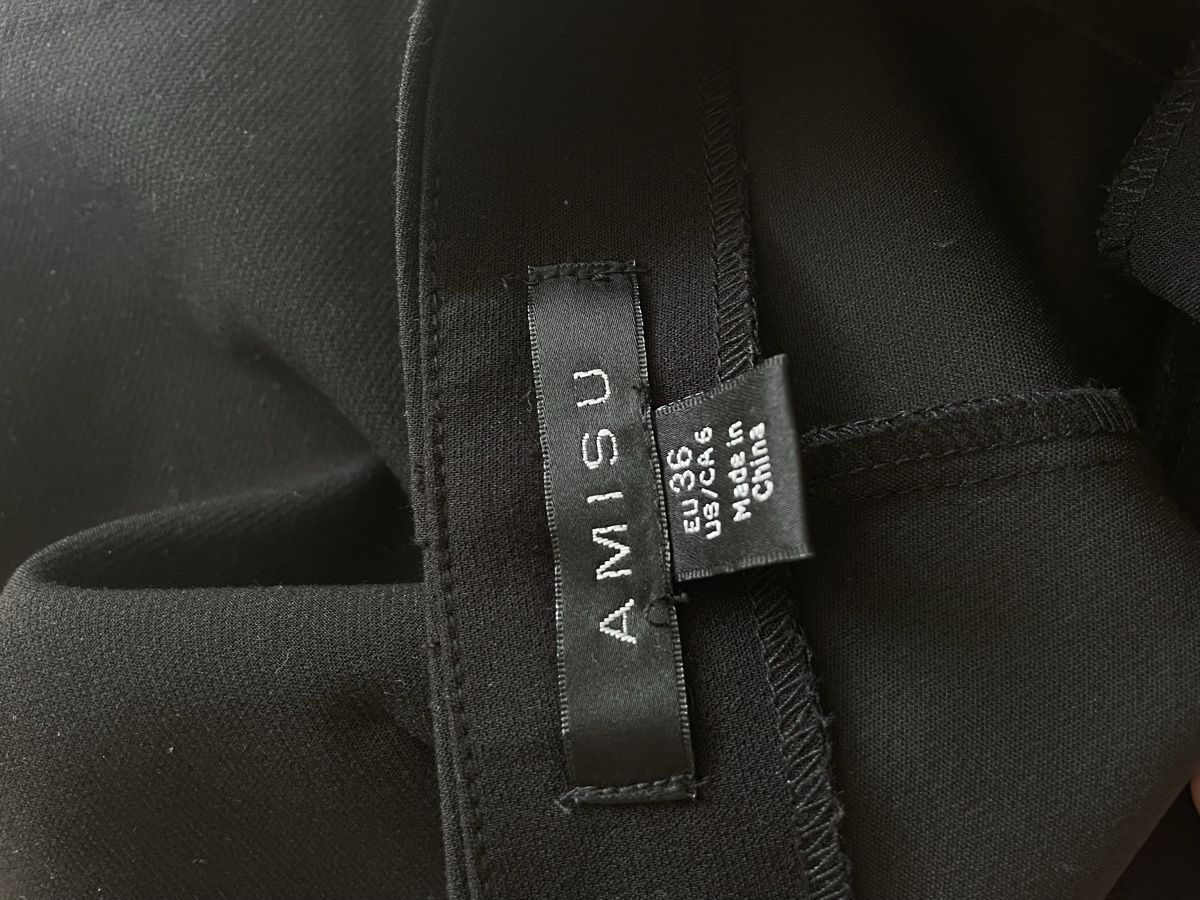 Pantaloni: Schwarzer Hosenrock – Usato da Ebikon venduto da van_qg5n 2