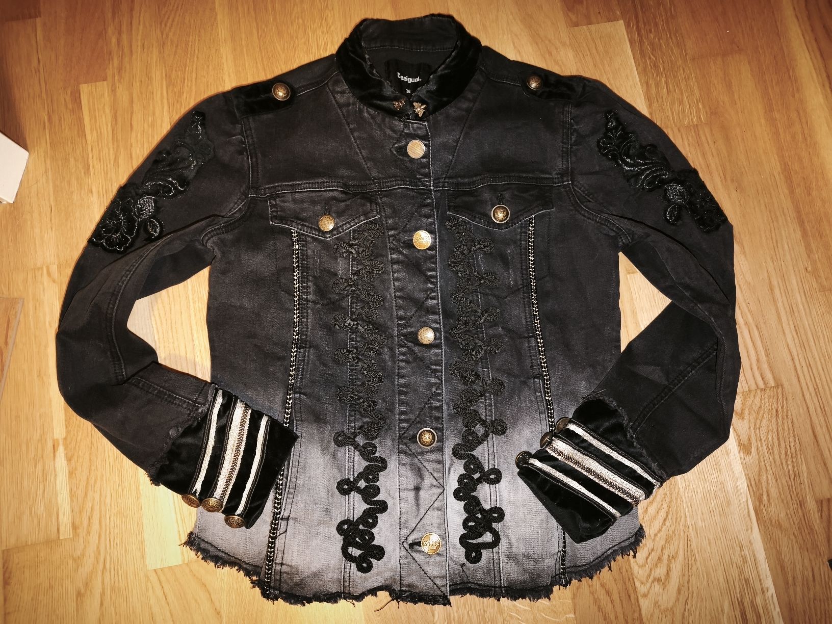 Desigual Giacche: Originelle Desigual Jeansjacke Grösse 38 – Usato da Zeglingen venduto da Vanillacoke 2