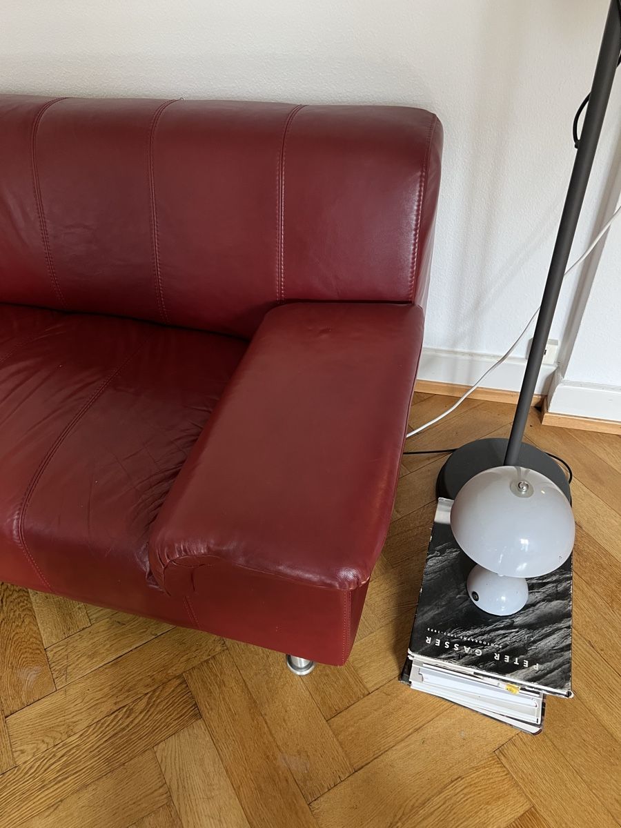 Sofas: Leather Sofa in Red, Two-Seater – Gebraucht aus Basel von jas_h9g2 4