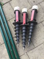3× Zaunpfähle mit Stangen