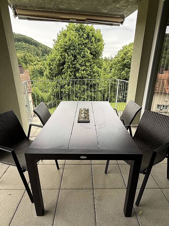 Jysk Set di tavolo e panche: Sitzgruppe Jysk  Tisch + 4 Stühle  Anthrazit – Usato da Etzgen venduto da pat_mqm9