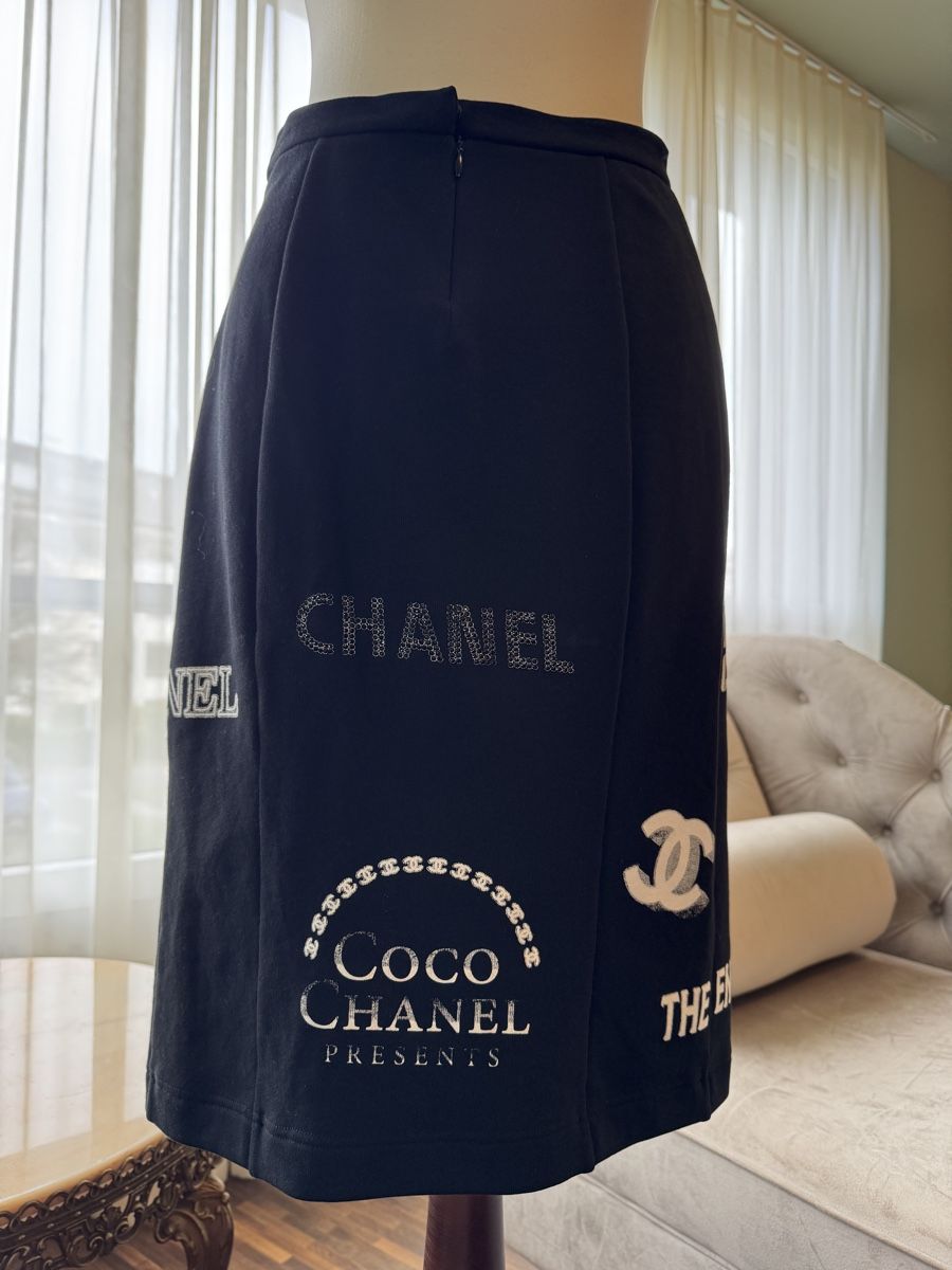 Chanel Gonne: Original Chanel Rock, Gr. XS, Schwarz - Einzigartiges Design – Nuovo (secondo la descrizione) da Baar venduto da TheArchive 3