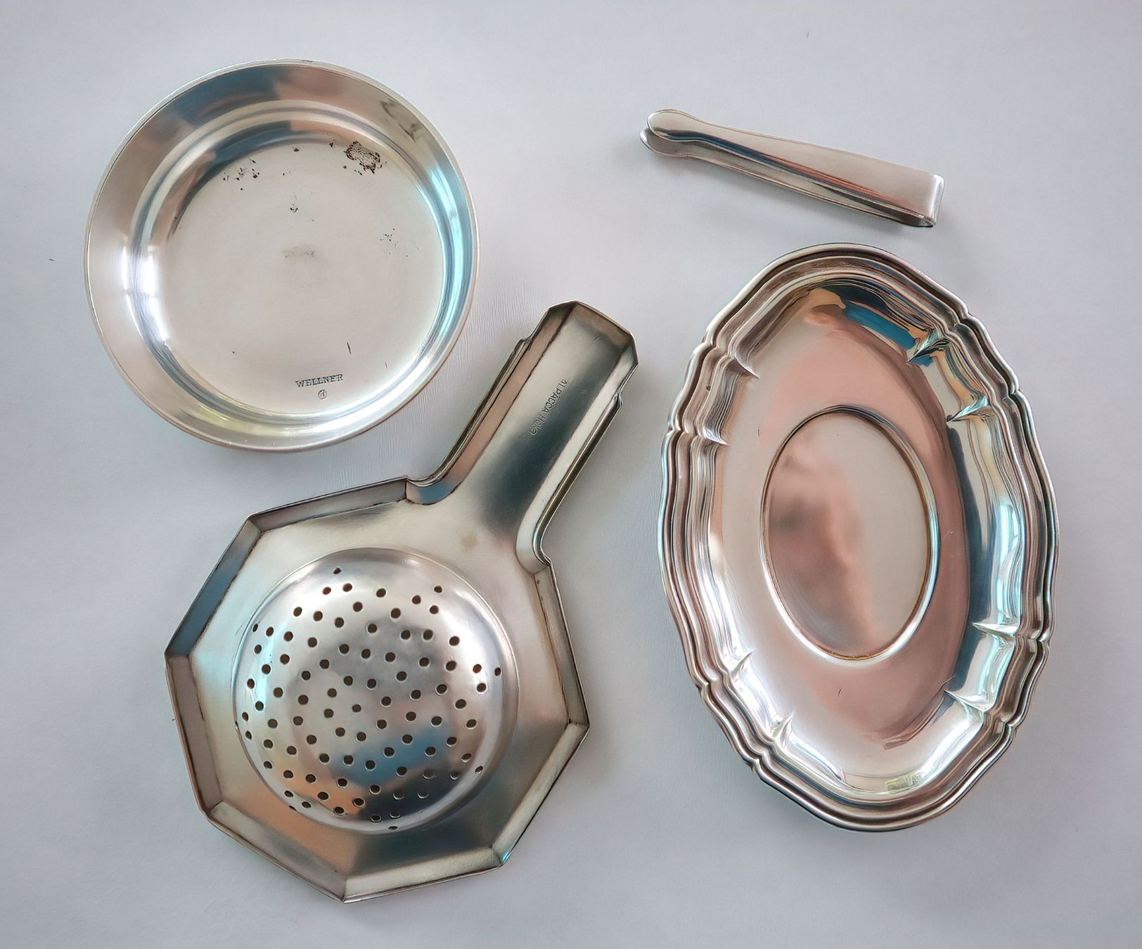 Set di piatti: Teesieb & Süssstoff-Plättchen versilbert – Usato da Rotkreuz venduto da Radus24 1