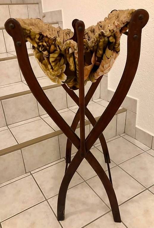 Tische: Magnifique travailleuse – Gebraucht aus Blonay von Jmt02 2