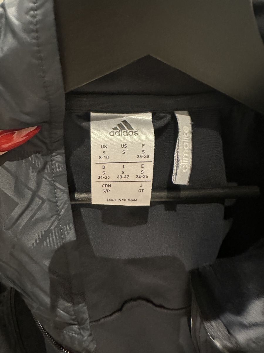 Adidas Vestes: Adidas Jacke Gr. S, neuwertig – Neuf (Voir description) à Ottenbach par Irinaberther