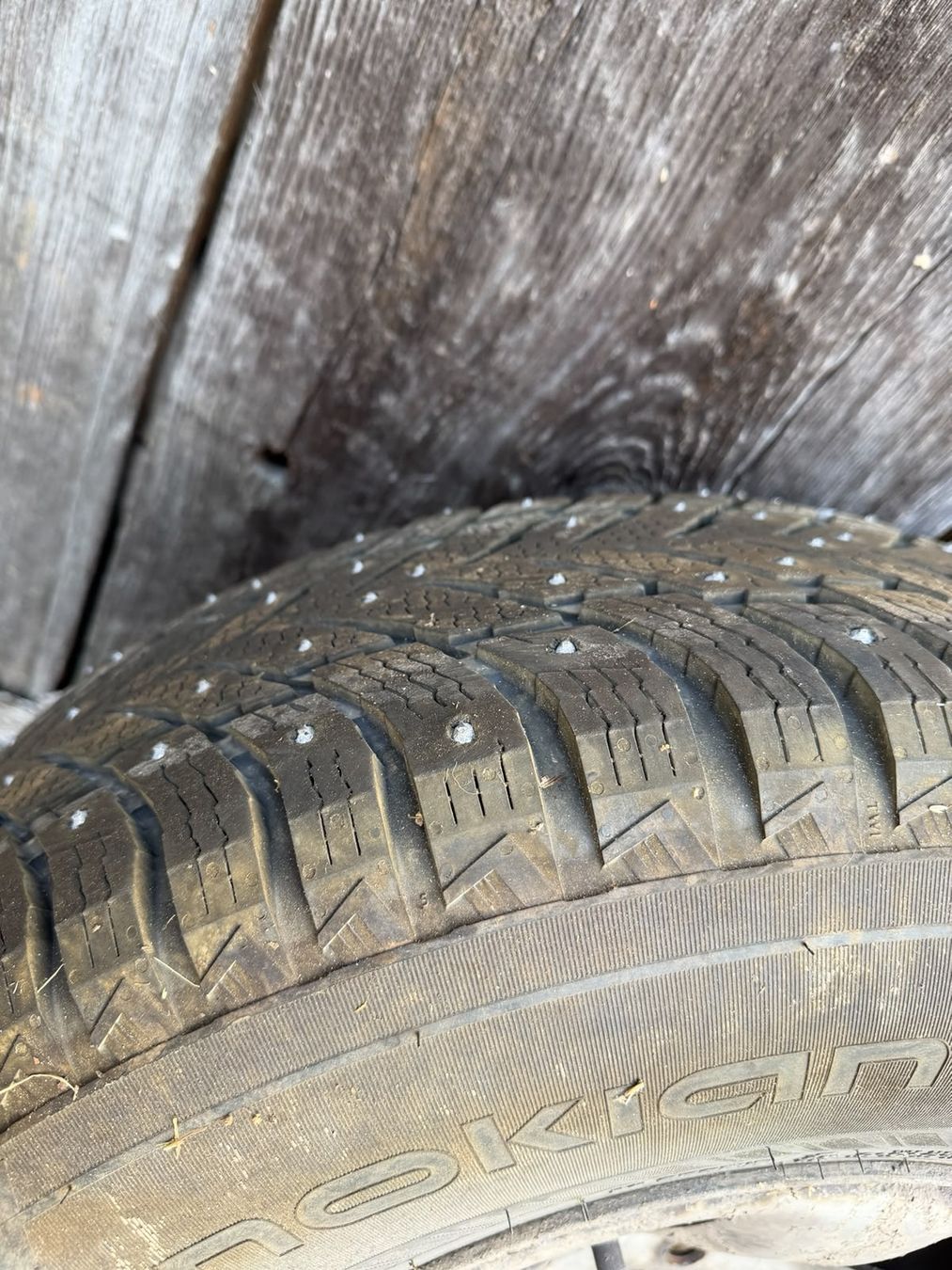 Nokian Pneumatici & Ruote complete: Pneu mit Spikes 265/70R16 – Usato da Eichberg venduto da sch_mpj6 3