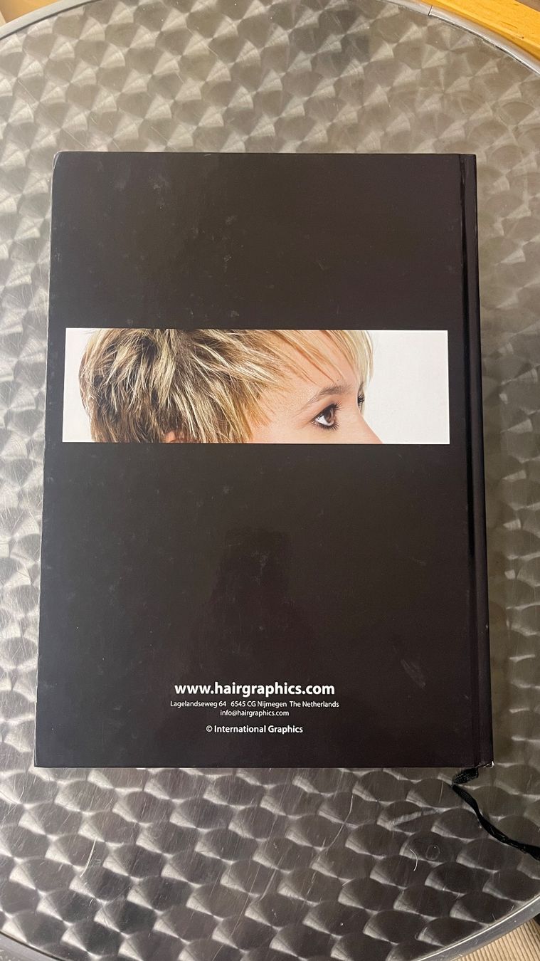 Livres: Frisurbuch Coiffeur – D'occasion à Meinisberg par Coiffeur_Liquidation 1