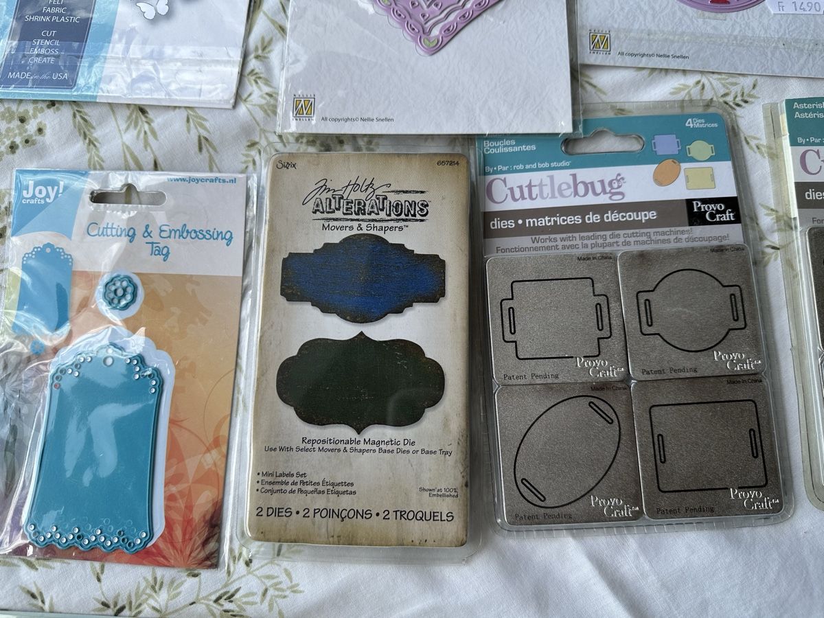 Sizzix Pochoirs: Embossing Folder/Prägefolder/Stanzschablonen-Set, Basteln – D'occasion à Seuzach par Delfin200 7