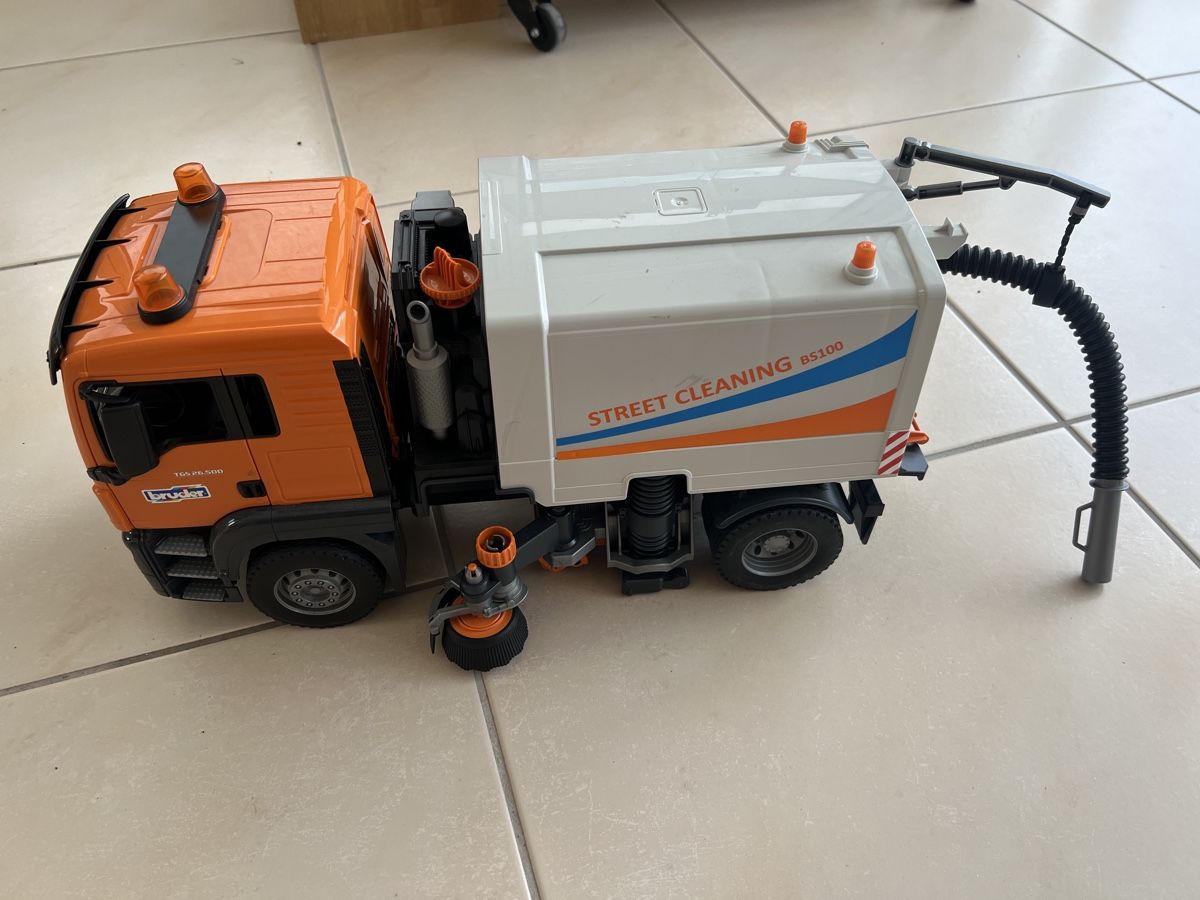Bruder Jouets: Bruder Putzmaschine – D'occasion à Tenniken par wueeey456 1