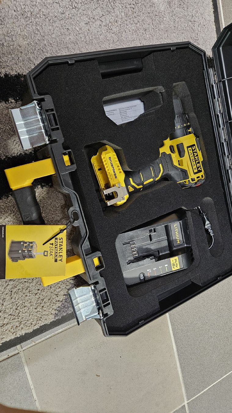 Stanley Trapani: Stanley Fatmax 18V Akkuschrauber Brushless mit Koffer – Nuovo (secondo la descrizione) da Gibswil venduto da Dapi 1