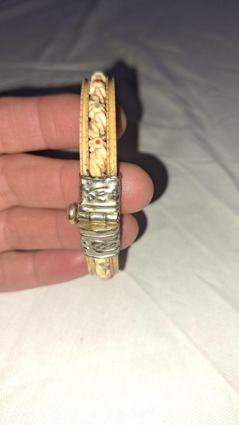 Bracciali & Braccialetti: Vintage Armreif evt.Bone  – Usato da Kölliken venduto da Upcycling-by-Mc-TAM 2