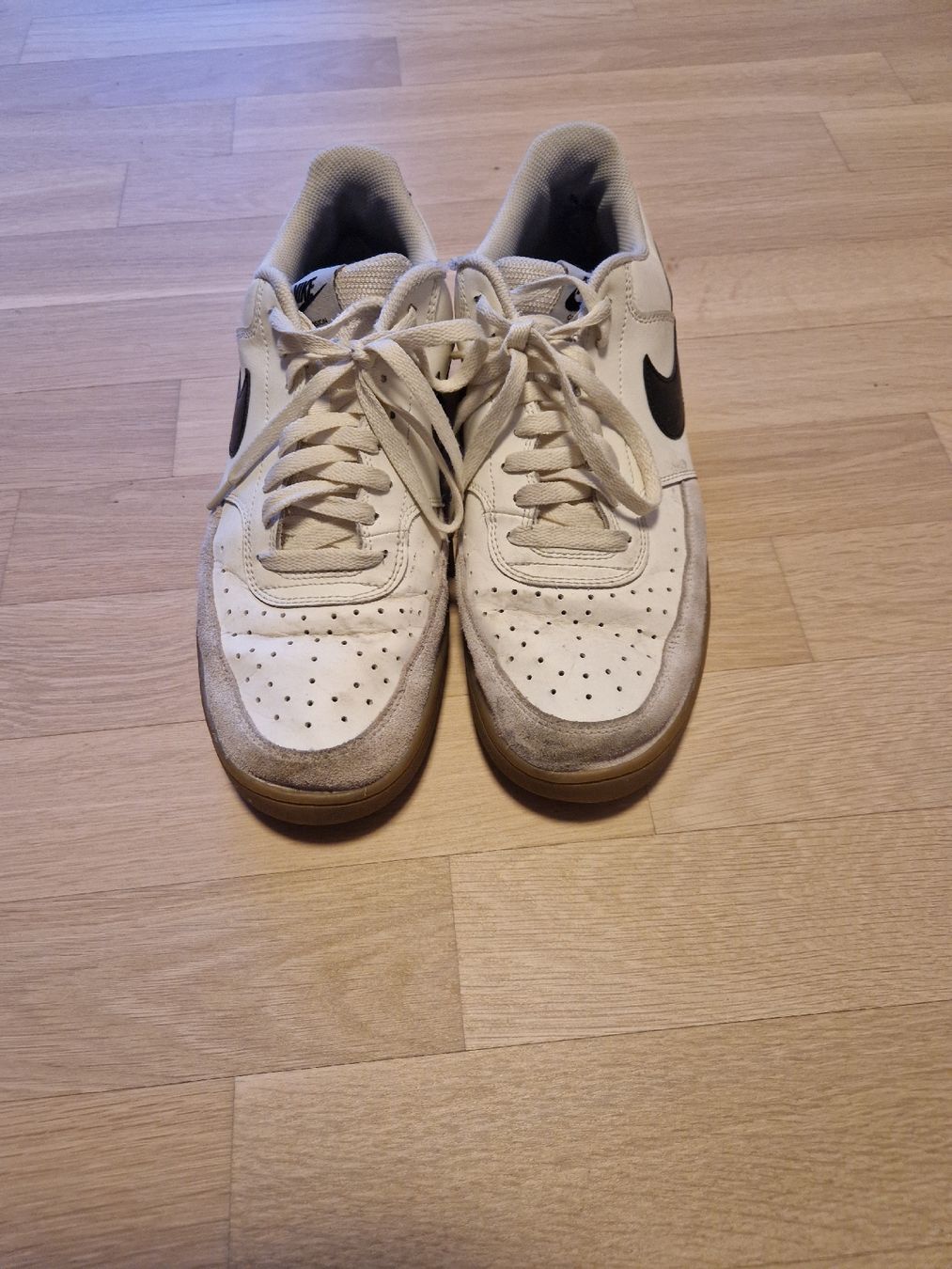 Nike Scarpe da uomo: Nike Schuhe, weiss, gebraucht, Grösse 45 – Usato da Aesch BL venduto da Basilisk27