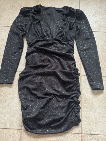 Enges Glitzerkleid mit Raffung, langärmelig (Grösse 38)
