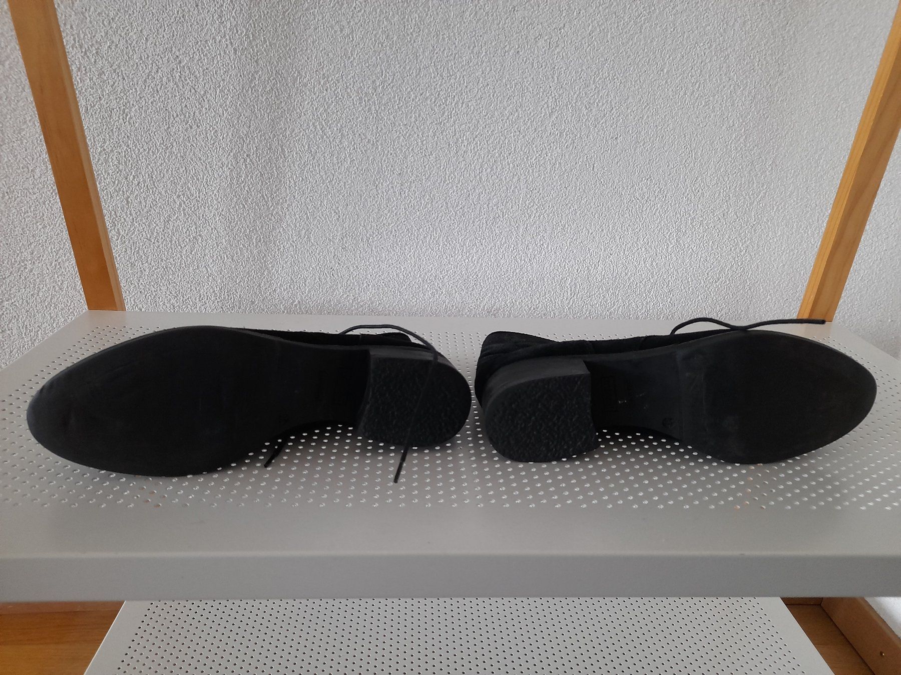 Scarpe da donna: Chaussures bottines noires – Usato da Mont-sur-Lausanne venduto da Pioutch 1