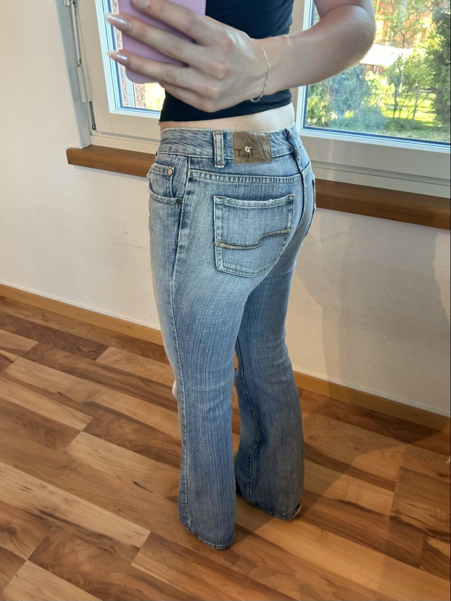 Jeans: super cute y2k jeans with design on backpockets  – Usato da Dietlikon venduto da leaaasells 1