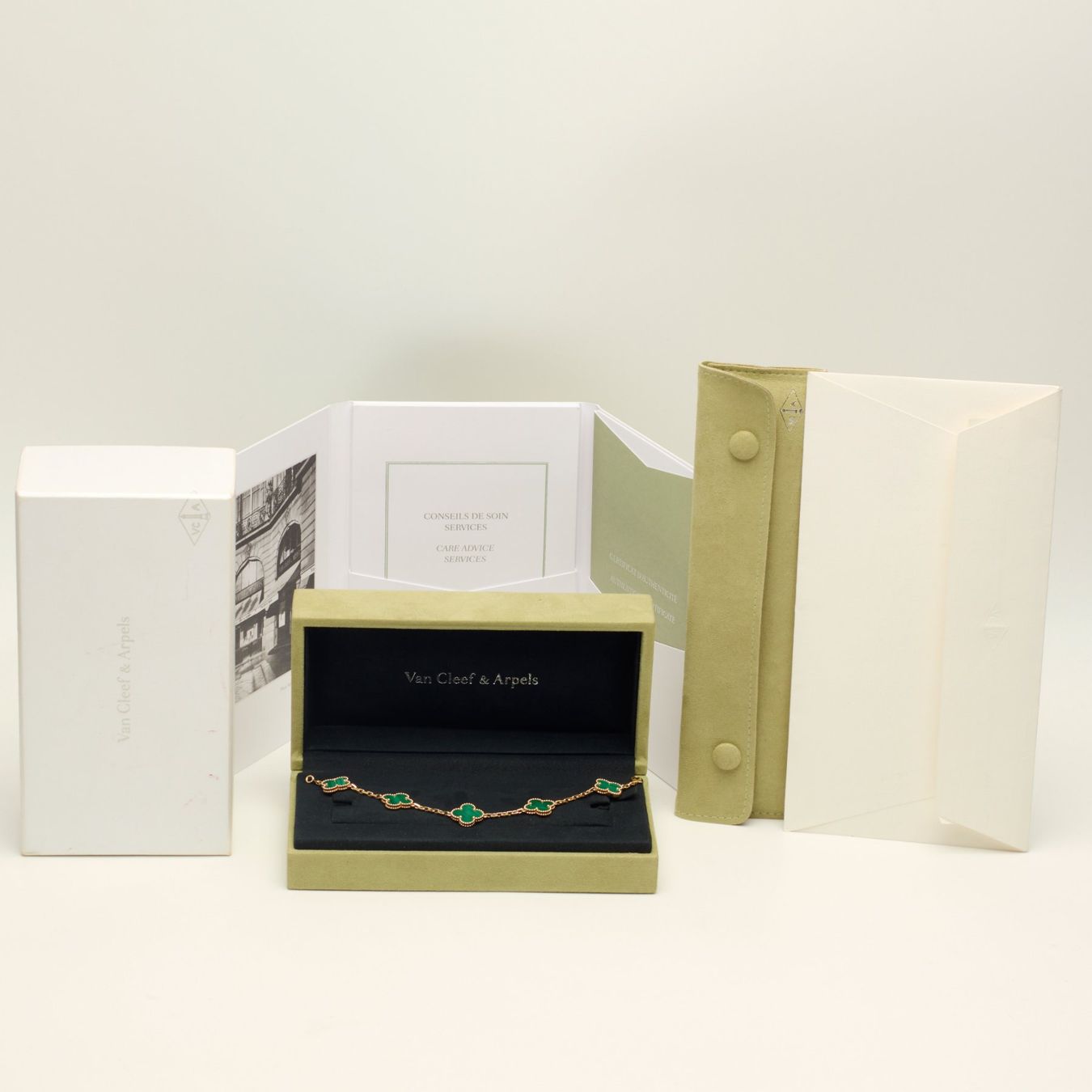 Van Cleef Bracciali & Braccialetti: Authentique Bracelet VAN CLEEF ARPELS Alhambra FULL SET – Nuovo (secondo la descrizione) da Carouge GE venduto da TLD 1