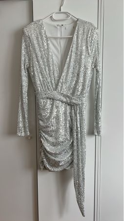 Robe blanche argentée à paillettes, M