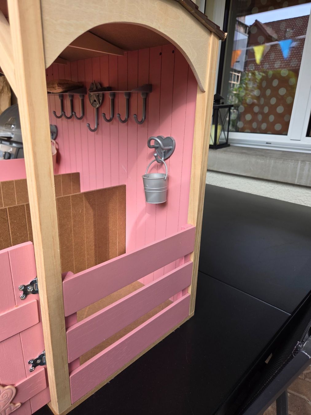 Our Generation Giocattoli: Our Generation Pferdestall Holz rosa – Usato da Winterthur venduto da trise80 8