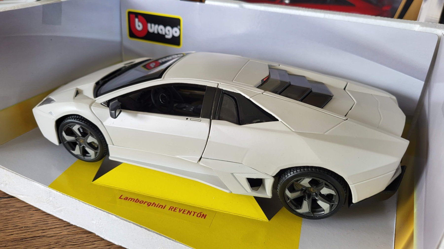 Bburago Modellini d'auto: Lamborghini Reventón 1:18 Bburago – Usato da Rothrist venduto da Juana5 2