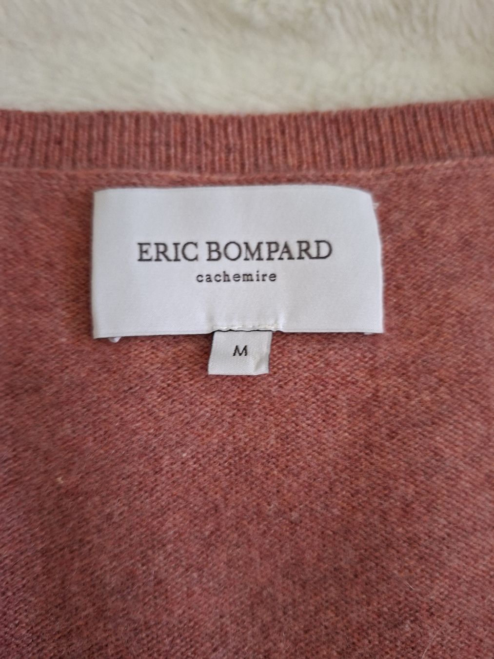 Maglioni & Felpe: Pull rose cachemire Eric Bompard Taille M doux neuf – Usato da Renens VD venduto da ser_j2fn 1