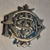 Antikes Silber-Monogramm mit Krone, Brosche