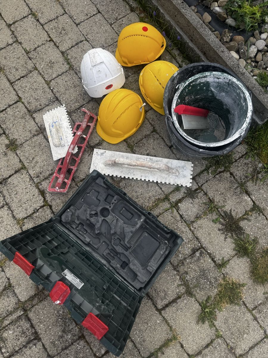 Baukästen: Construction Tools: Helmets, Buckets, Trowels & More! (Used) – Gebraucht aus Seuzach von Wolf936