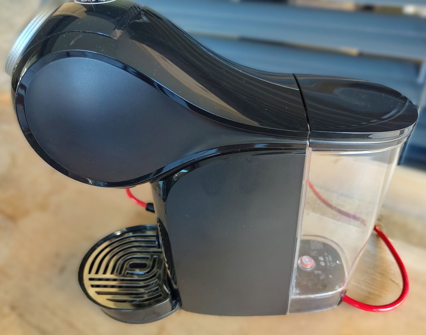Nescafé Macchine per caffè & Macchine per espresso: Nescafé Dolce Gusto Kaffeemaschine – Usato da Chur venduto da SteveThePlace 2