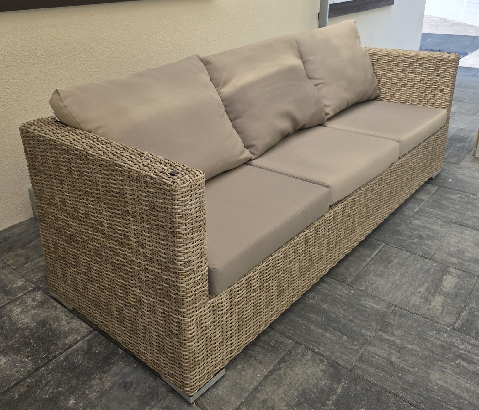 Sofas: Gartensofa Polyrattan beige 3-Sitzer mit Staufach  – D'occasion à Rheinsulz par Gilea 1