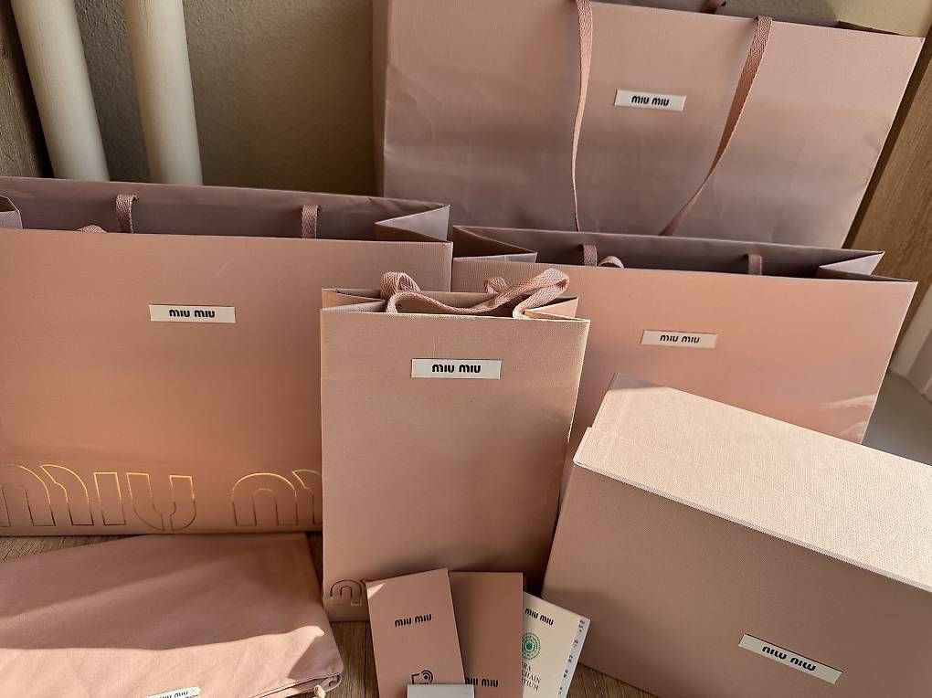 Casse di trasporto: Originales Miu Miu Luxus-Verpackung Mega-Set – Usato da Emmetten venduto da kel_982x 2