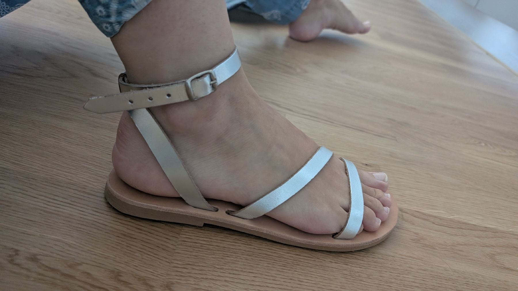 Scarpe da donna: Leder Sandalen gr 39 – Nuovo (secondo la descrizione) da Root venduto da vin_wr2l