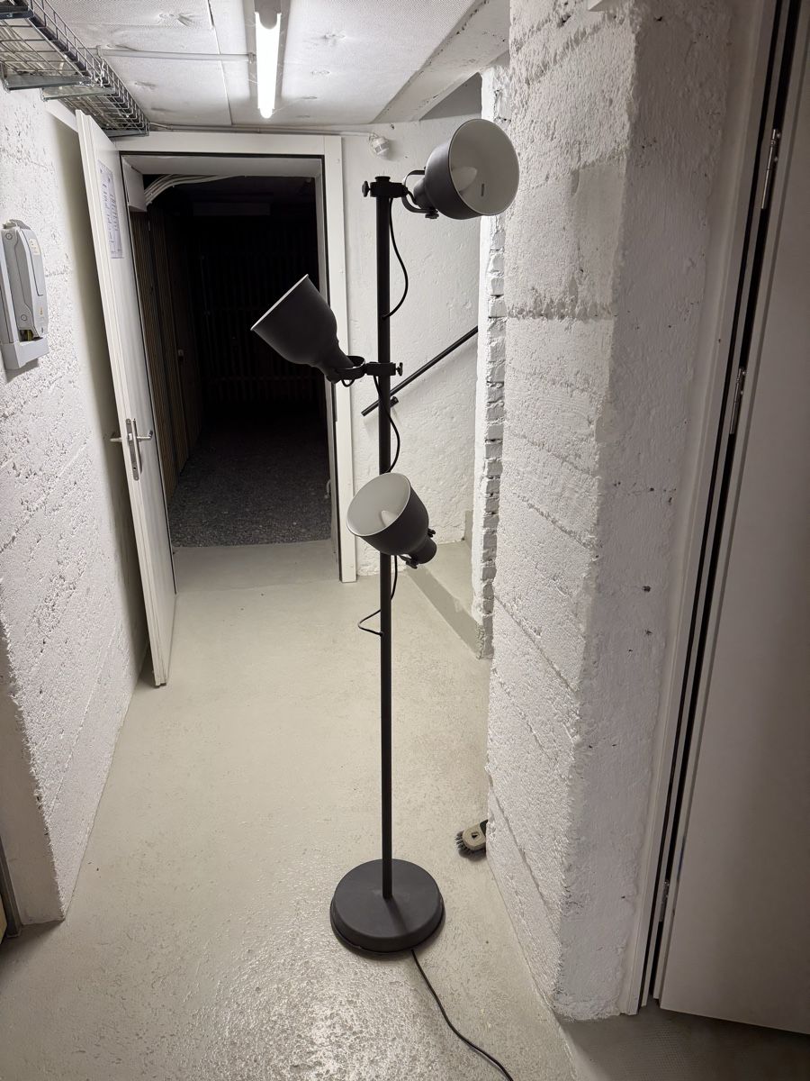 Lampes: Stehlampe verstellbar – D'occasion à Bern par tho_vsv5 1