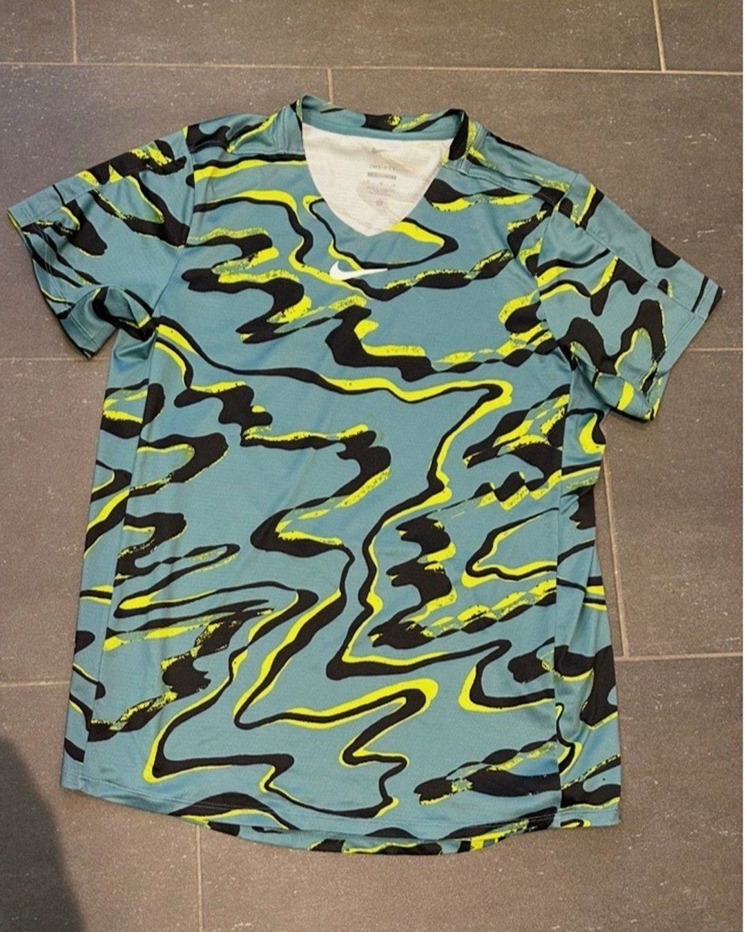 Nike Camicie, T-shirt & Polo: T-shirt Nike Dri- Fit Grösse M – Usato da Regensdorf venduto da 2jonsson