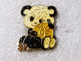 Ansteckpin 92: Panda Hug Me