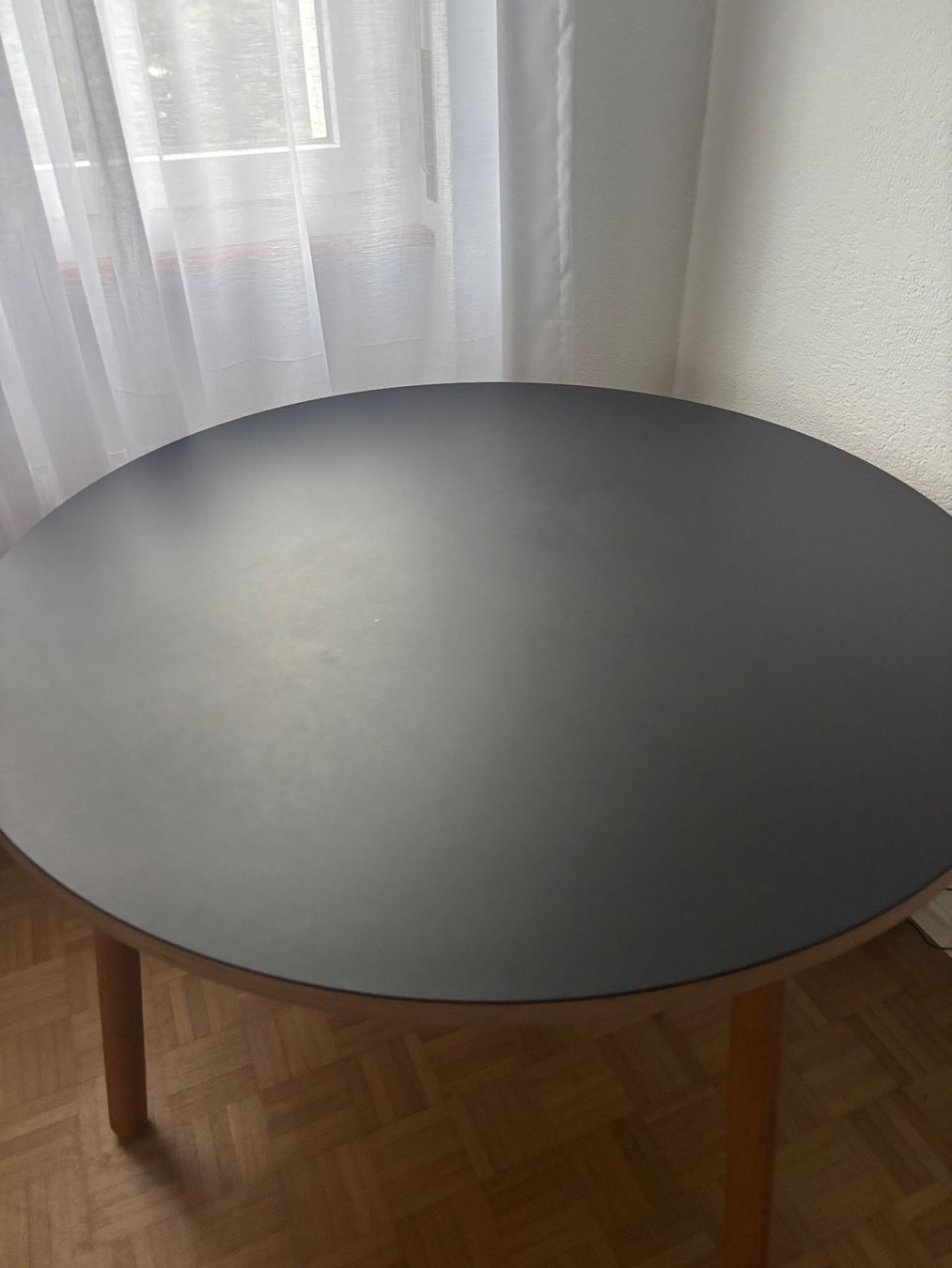 Tavoli: Runder Esstisch grau Holzfüsse – Usato da Bern venduto da nat_6qtd 2
