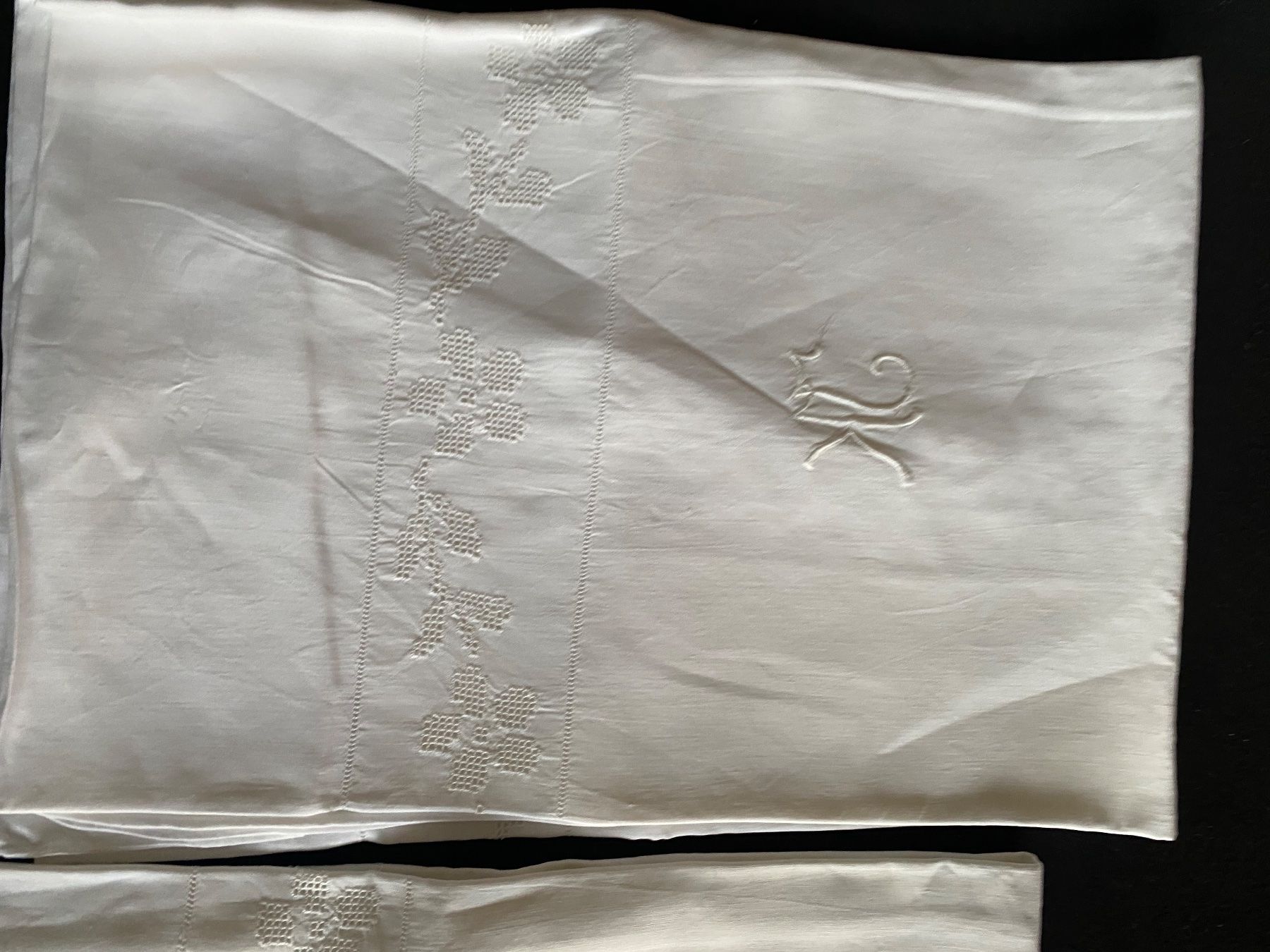 Biancheria da letto: 2 Kissenbezüge mit Muster & Monogramm – Usato da Allenwinden venduto da Obalu