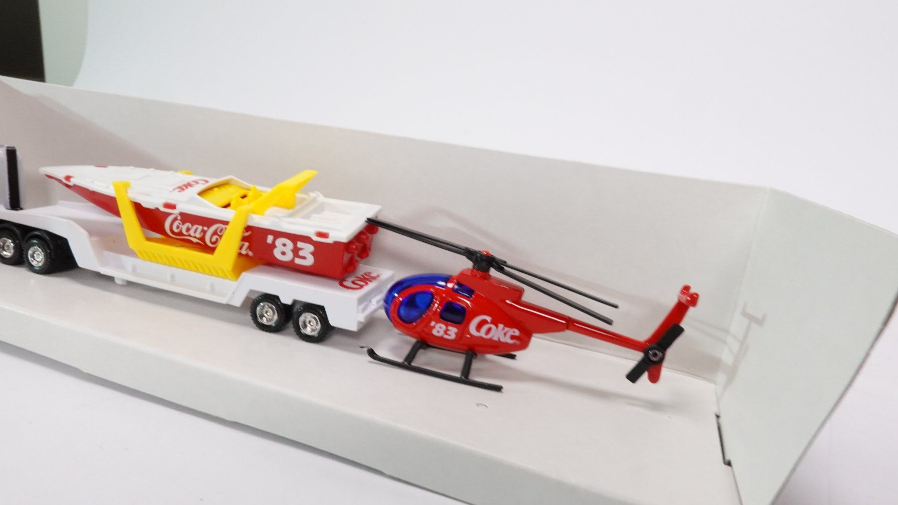 Coca-Cola Modellini d'auto: c1 Coca Cola Powerboat mit Helikopter – Usato da Uetendorf venduto da tigermuegi 1