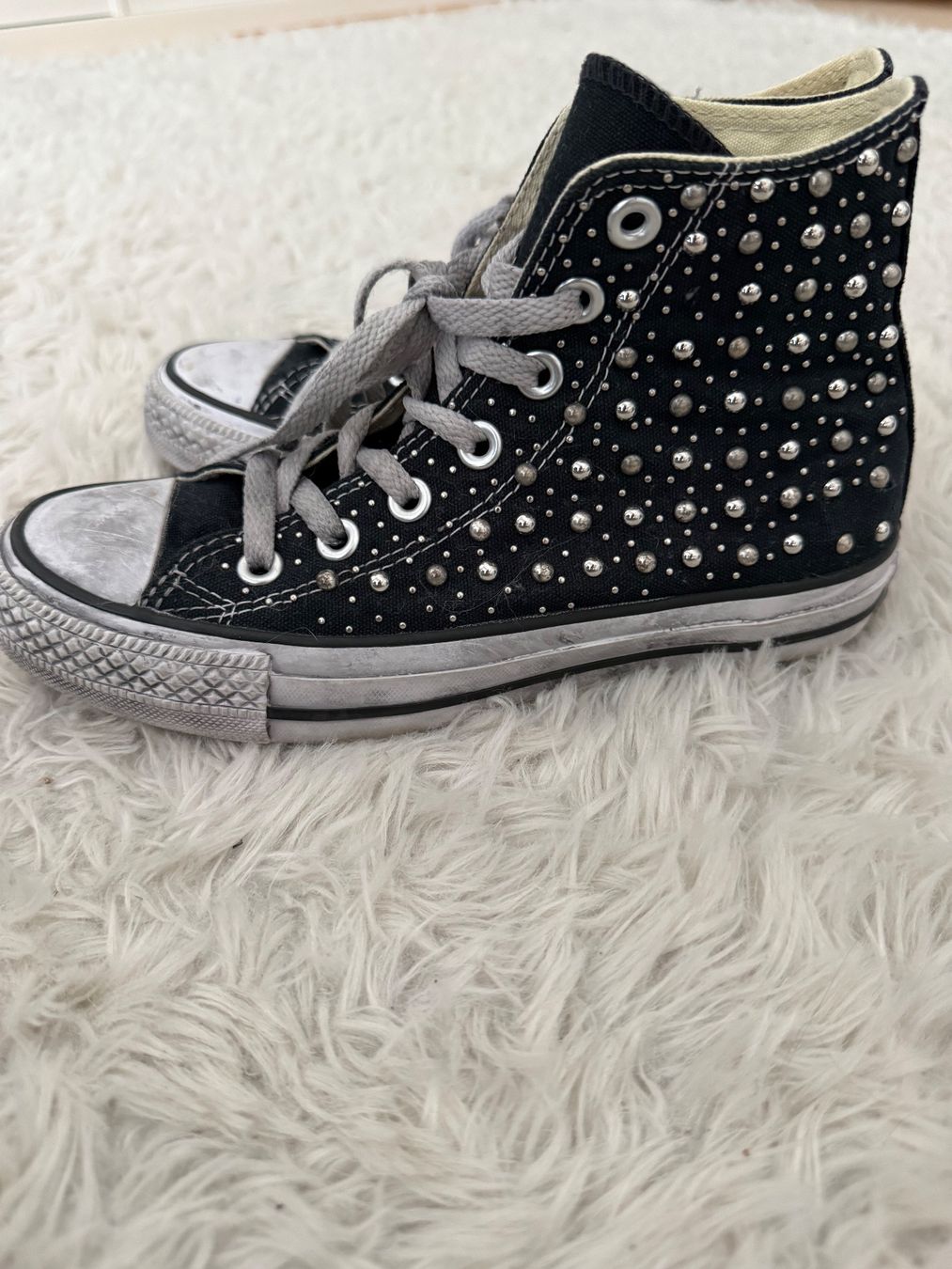 Converse Scarpe da donna: Converse Chuck Taylor All Star Nieten – Nuovo (secondo la descrizione) da Au SG venduto da evi_86w5