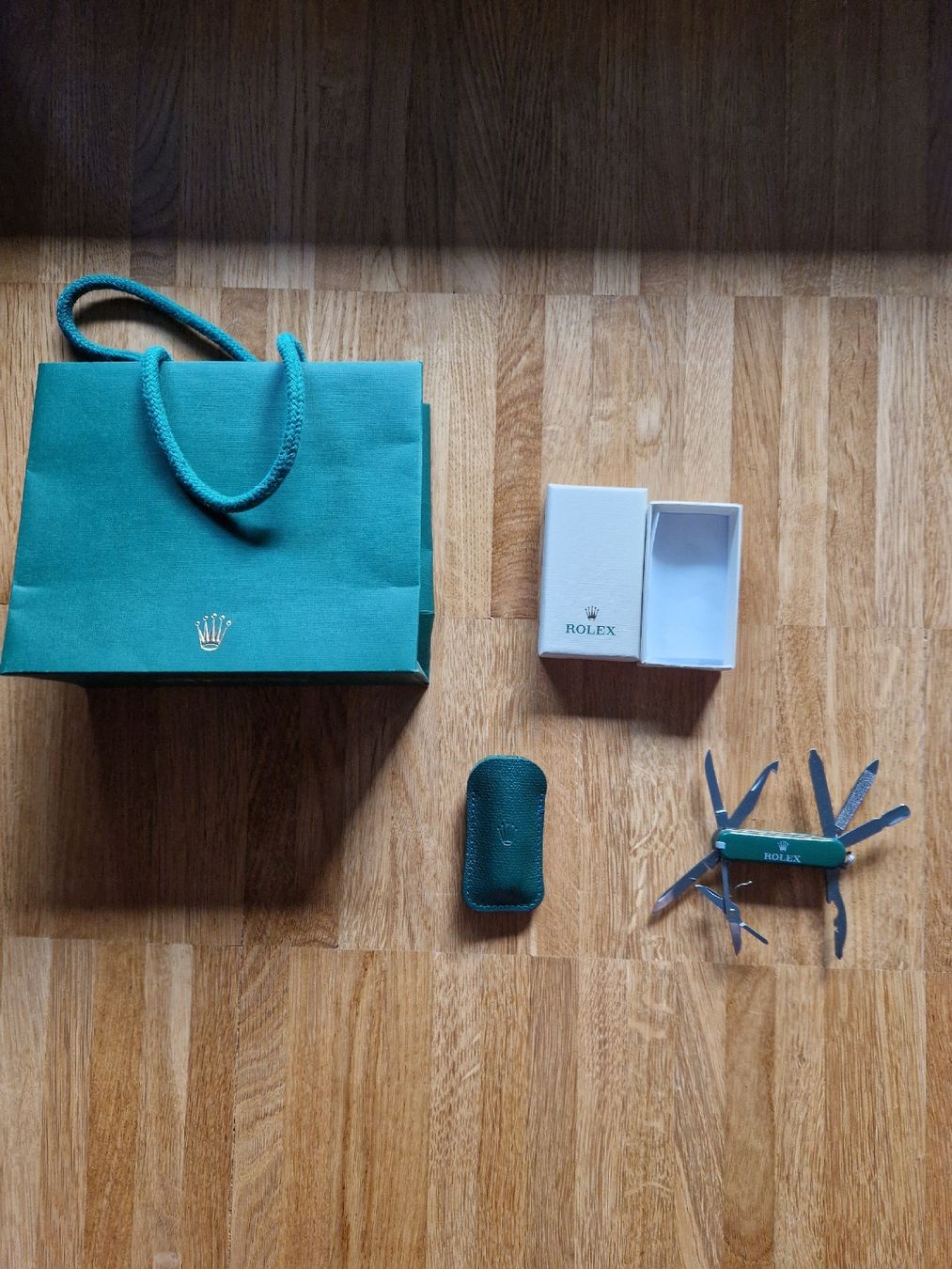 Victorinox Coltelli tascabile: Rolex Taschenmesser mit Etui, Originalbox & Rolex-Tasche – Nuovo (secondo la descrizione) da Pieterlen venduto da FrontVentures