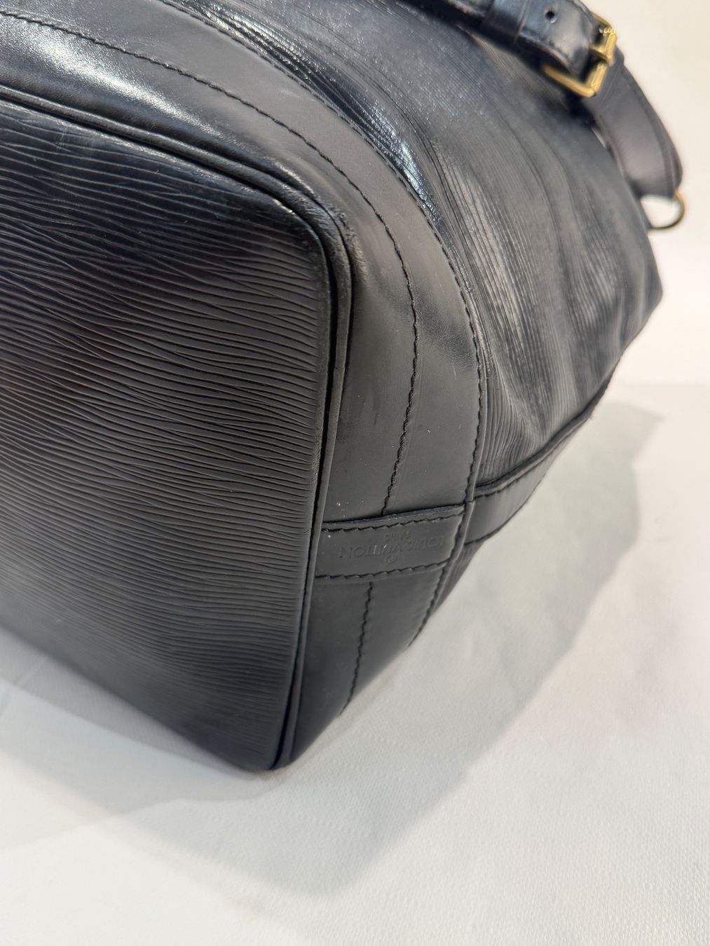 Louis Vuitton Taschen für Damen: Louis Vuitton Noé Grand Epi Schwarz – Original – Gebraucht aus Erlenbach ZH von iLuxury 5