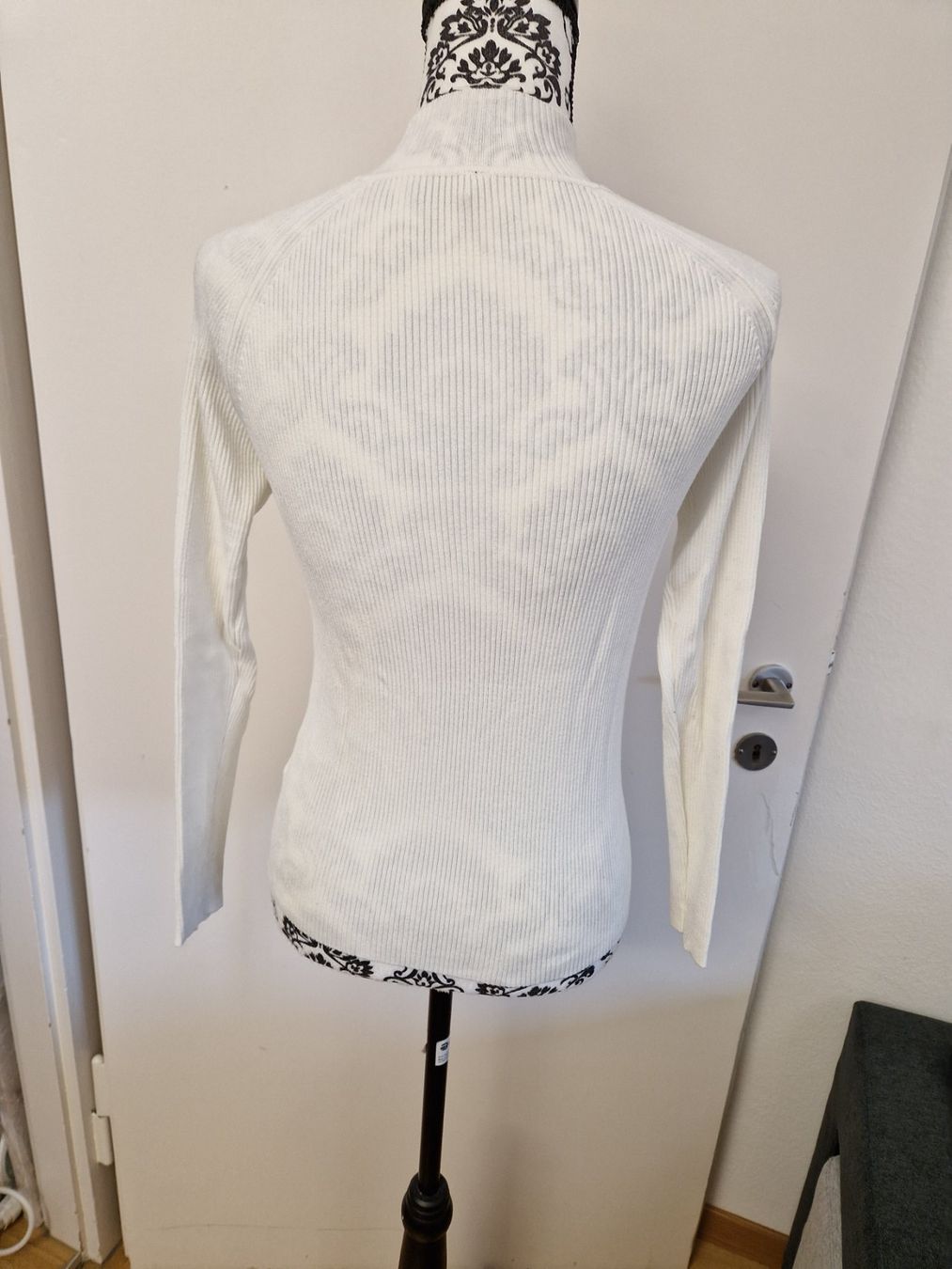 Maglioni & Felpe: 3 x Elegante Damenpullover, gerippt, mit Knöpfen Gr.M – Nuovo (secondo la descrizione) da Glattbrugg venduto da mas_75t2 1