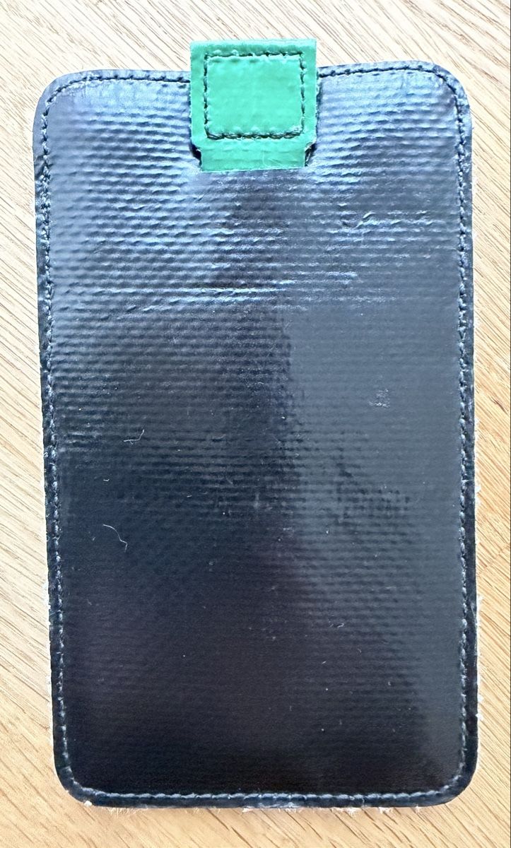 Freitag Cover & Protezioni schermo: Custodia Freitag nera, porta telefono – Usato da Tesserete venduto da giraffina 1