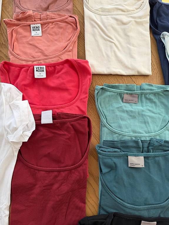 T-shirt: Basic T-Shirt von Vero Moda Gr. XS – Usato da Lengnau AG venduto da ste_dmz5 2