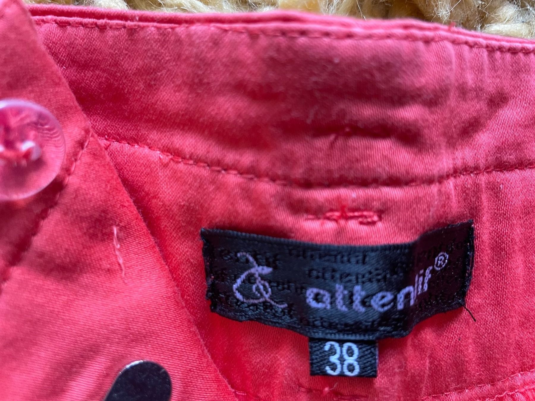 Hosen: Attenlief Rote Sommer-Shorts, Grösse 38 – Gebraucht aus Zuchwil von mrjingles80 2