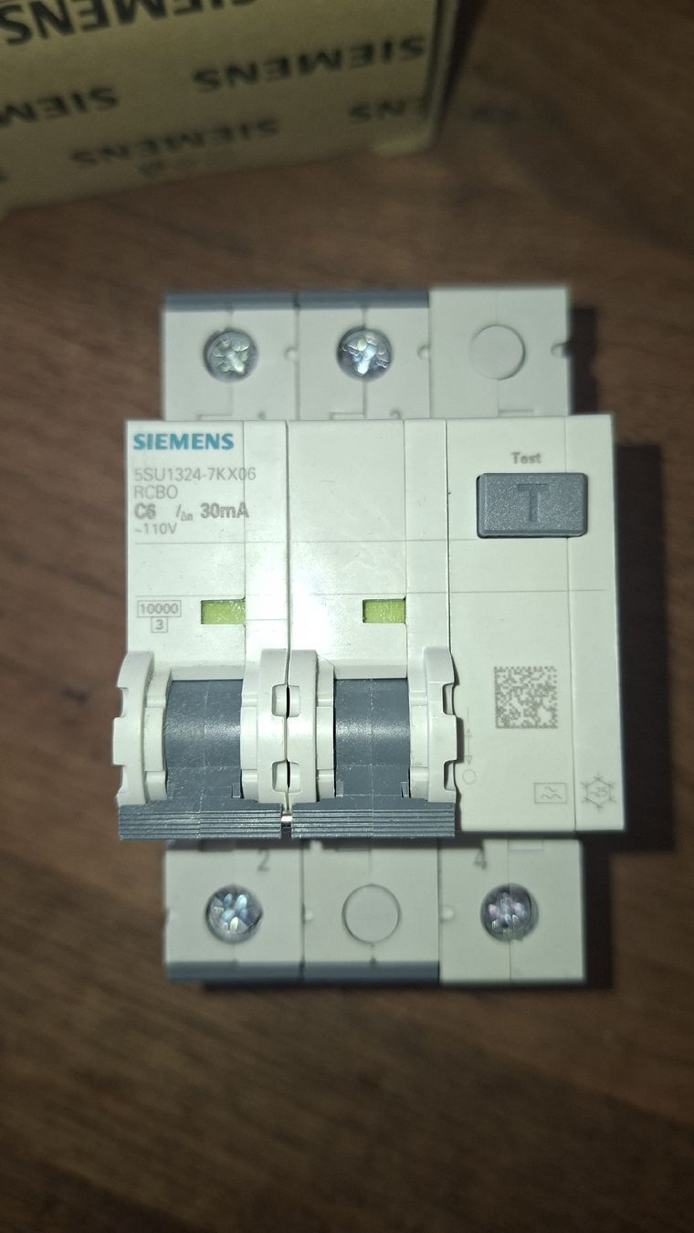 Siemens Interruttori: Siemens FI/LS-Schalter – Nuovo e nell'imballaggio originale da Huttwil venduto da Hanzo31