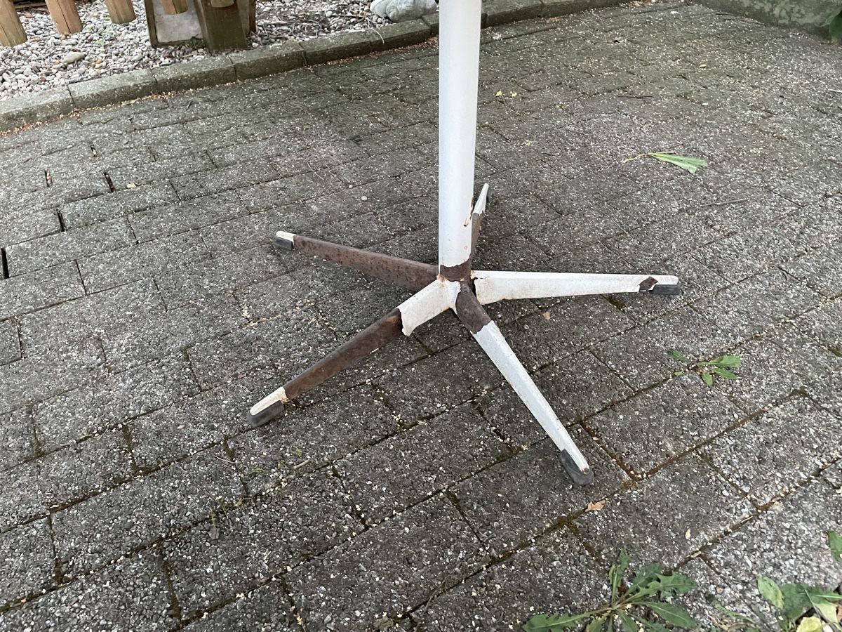 Tavoli: Schaffner Gartentisch rund rot – Usato da Winterthur venduto da Kingori 2